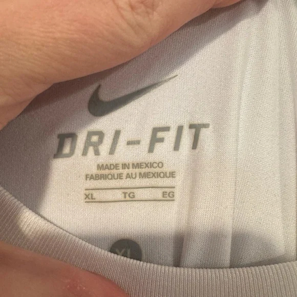 Nike Men's White T-Shirt - Picture 2 of 3